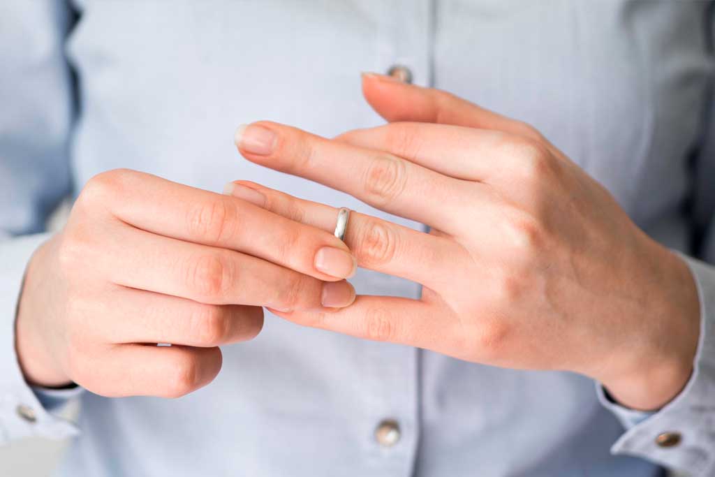 Как при помощи безымянного пальца отражать атаки