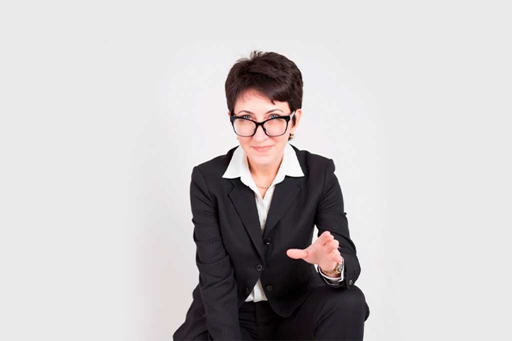 Почему нельзя сидеть на столе